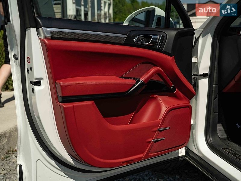Внедорожник / Кроссовер Porsche Cayenne 2014 в Черновцах