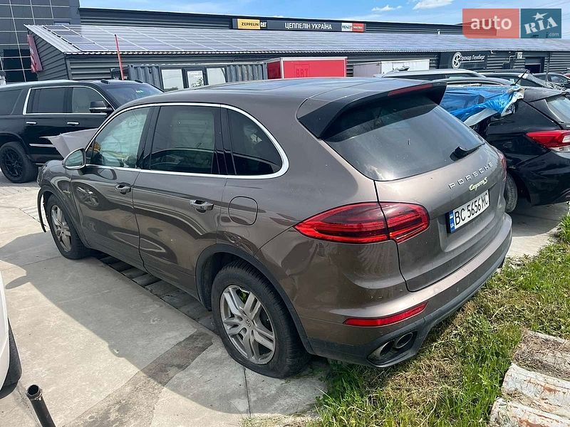 Внедорожник / Кроссовер Porsche Cayenne 2016 в Киеве