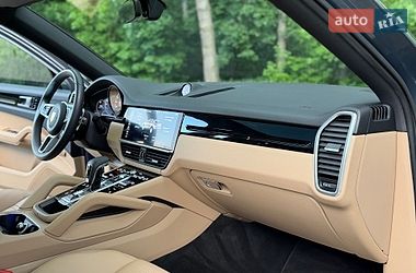 Внедорожник / Кроссовер Porsche Cayenne 2020 в Киеве