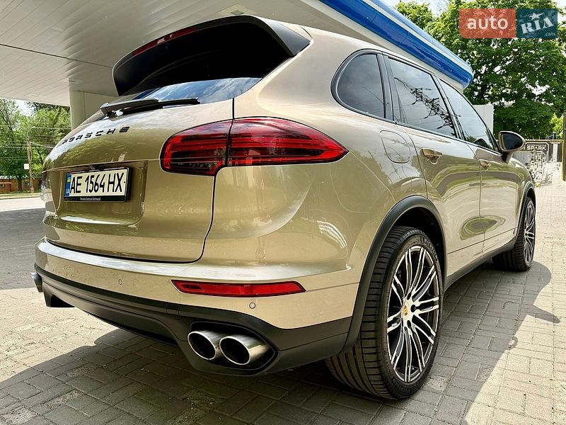 Внедорожник / Кроссовер Porsche Cayenne 2016 в Днепре