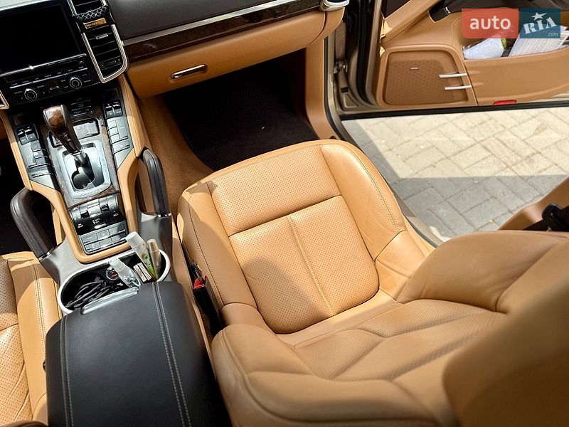 Внедорожник / Кроссовер Porsche Cayenne 2016 в Днепре