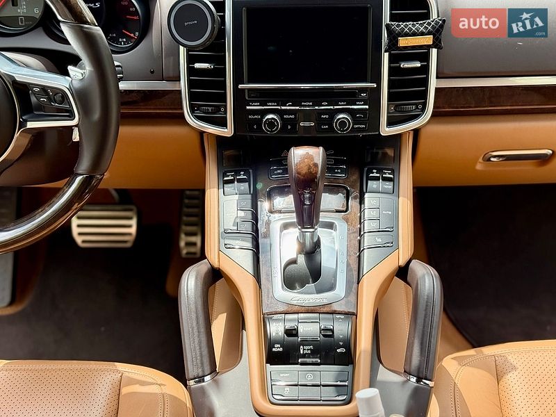 Внедорожник / Кроссовер Porsche Cayenne 2016 в Днепре