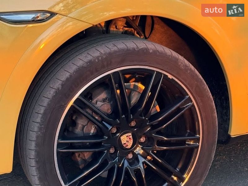 Внедорожник / Кроссовер Porsche Cayenne 2012 в Ровно
