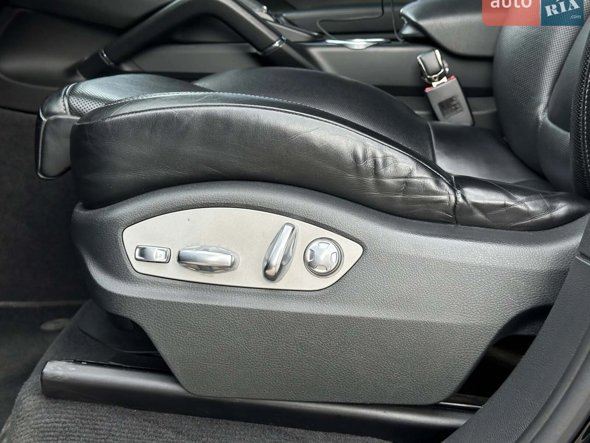 2012 Porsche Cayenne - мініатюра 26