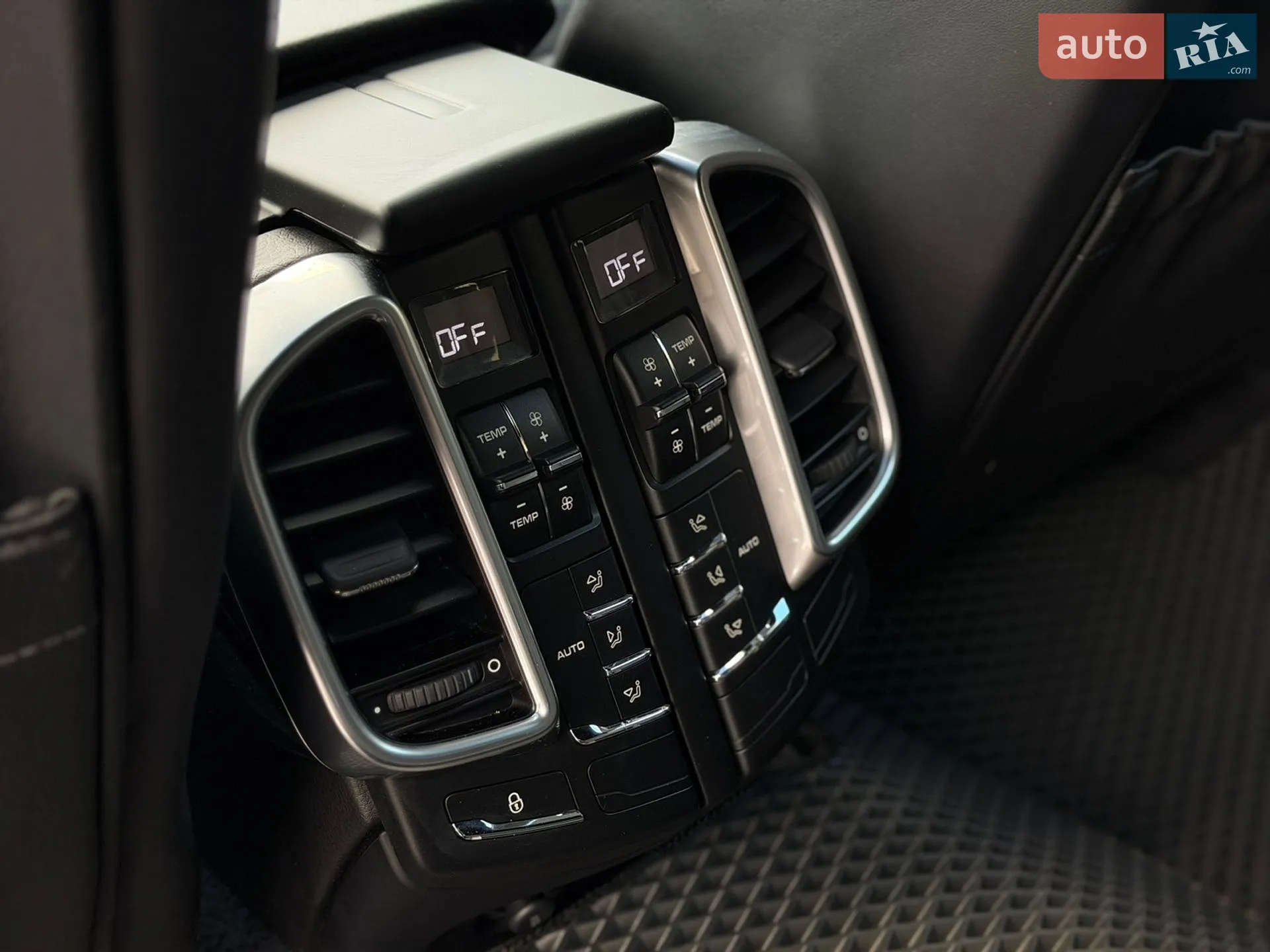 2016 Porsche Cayenne - мініатюра 22