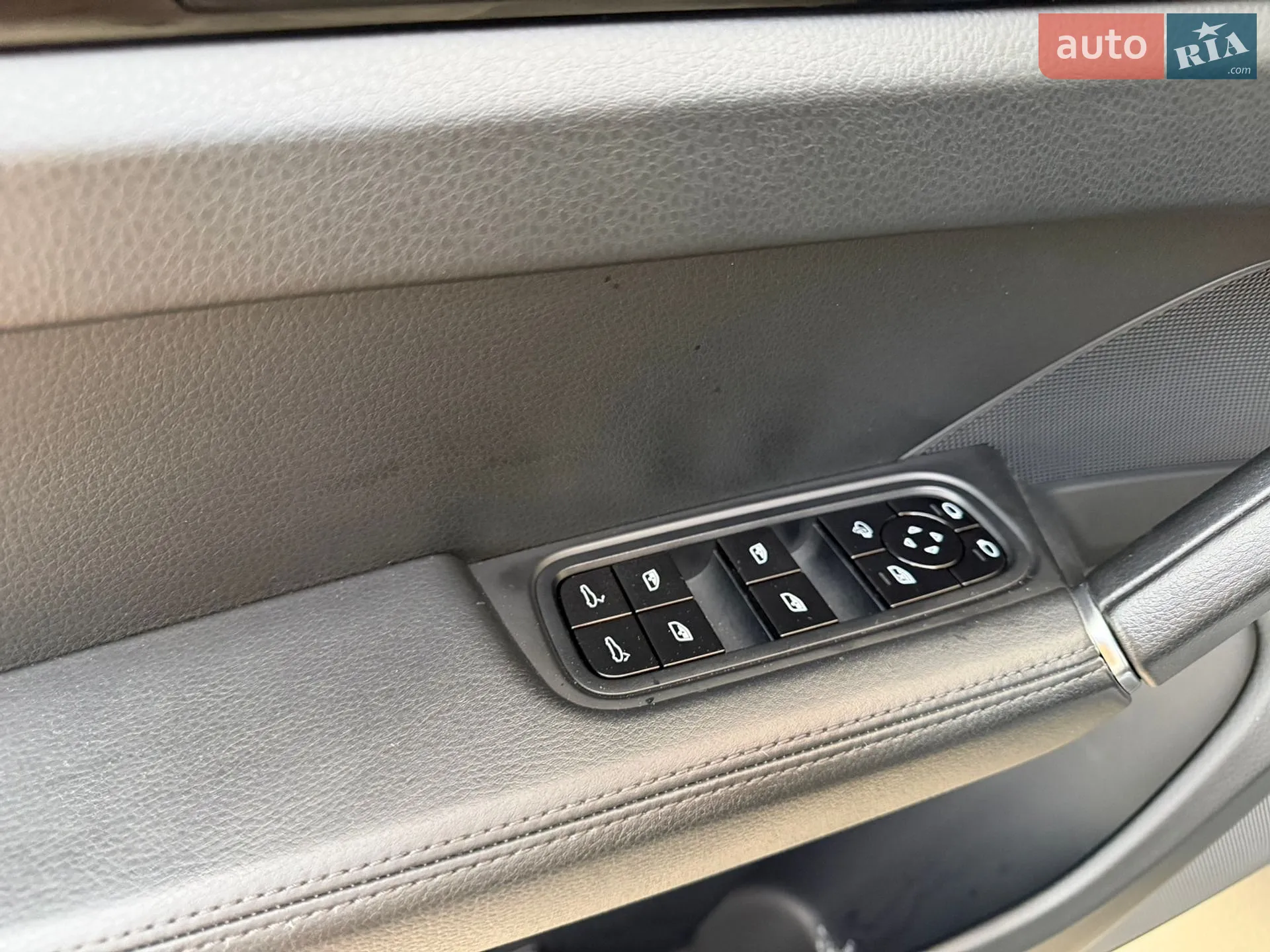 2020 Porsche Cayenne - мініатюра 14