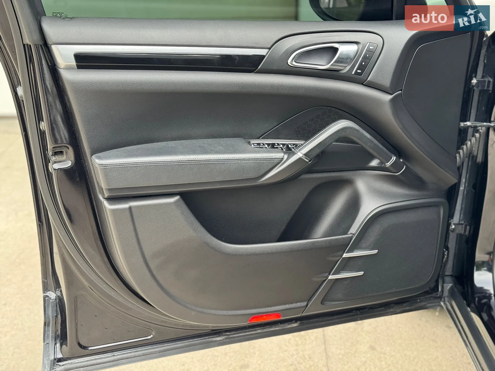 2011 Porsche Cayenne - мініатюра 18