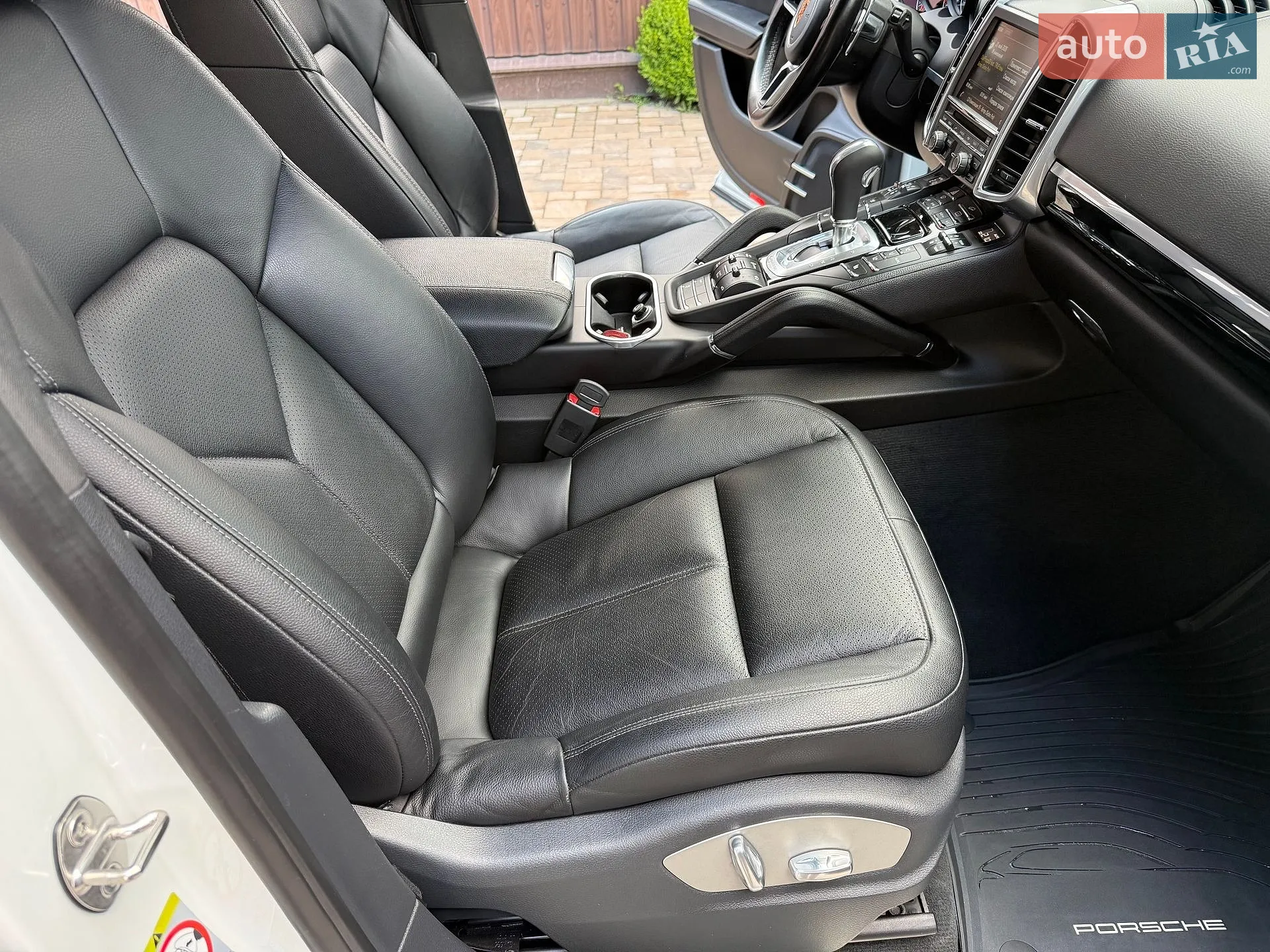 2016 Porsche Cayenne - мініатюра 46