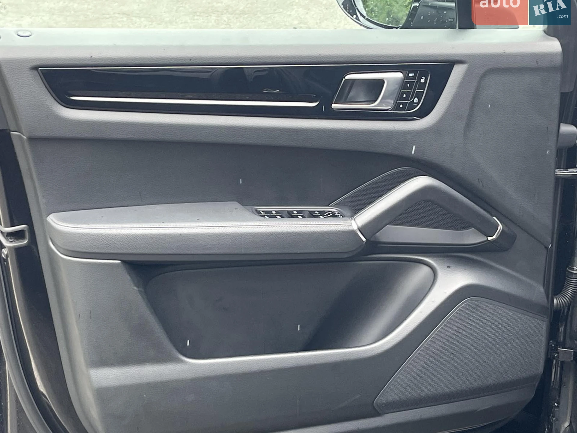 2020 Porsche Cayenne - мініатюра 20