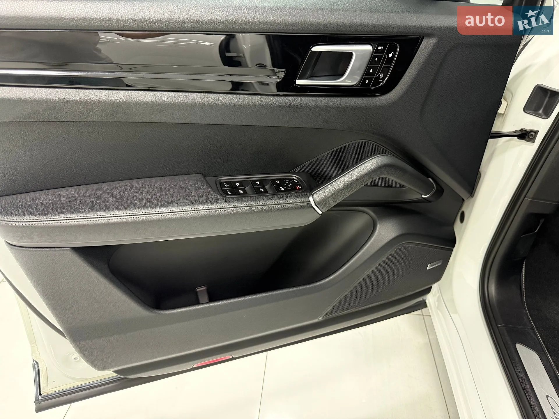 2019 Porsche Cayenne - мініатюра 28
