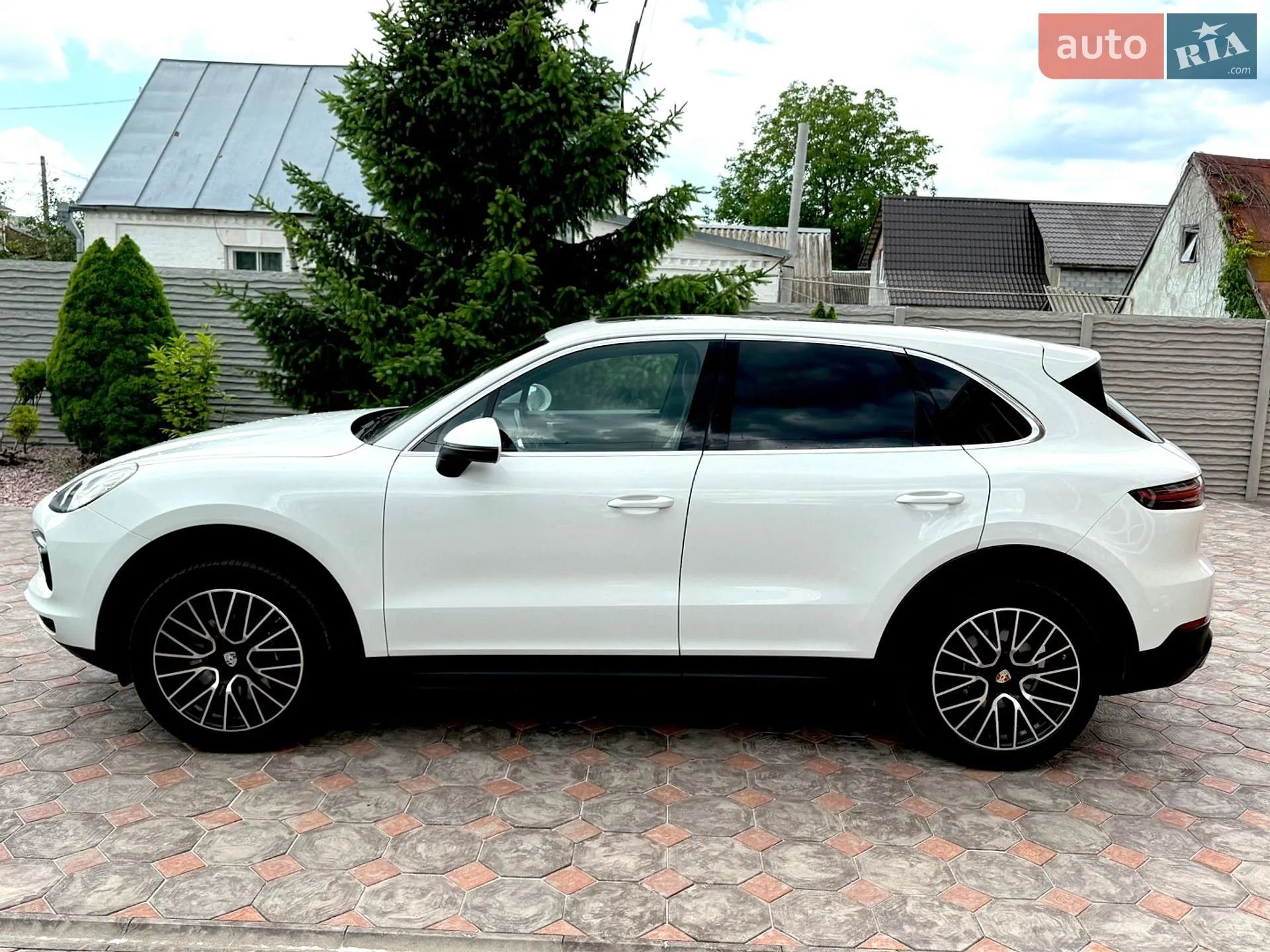 2020 Porsche Cayenne - мініатюра 2