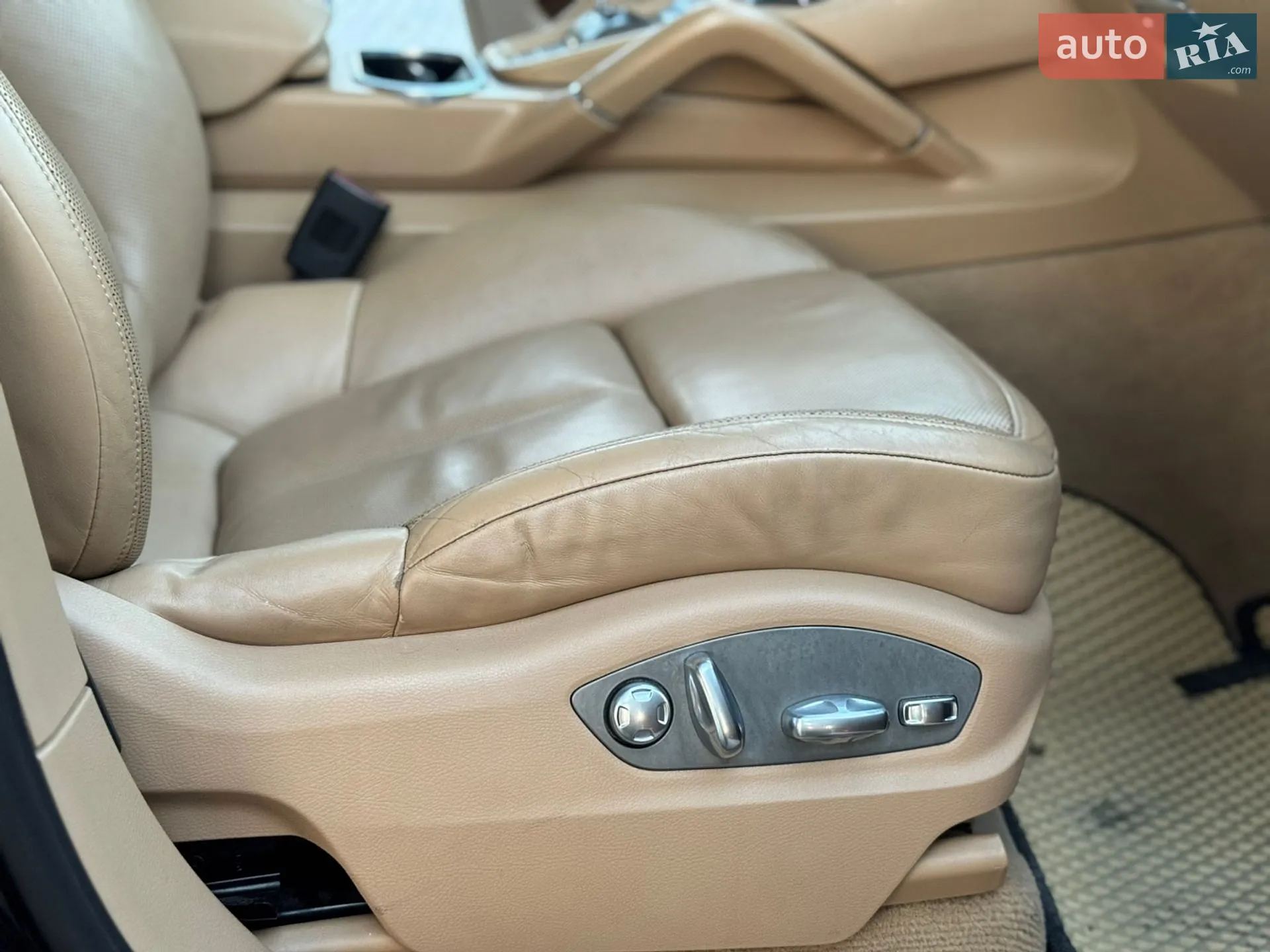 2011 Porsche Cayenne - мініатюра 22