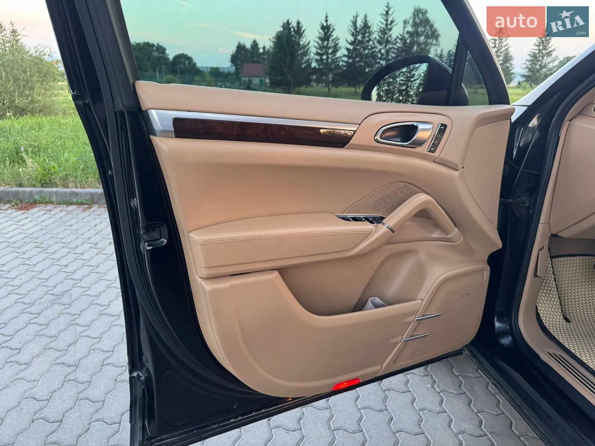 2011 Porsche Cayenne - мініатюра 26