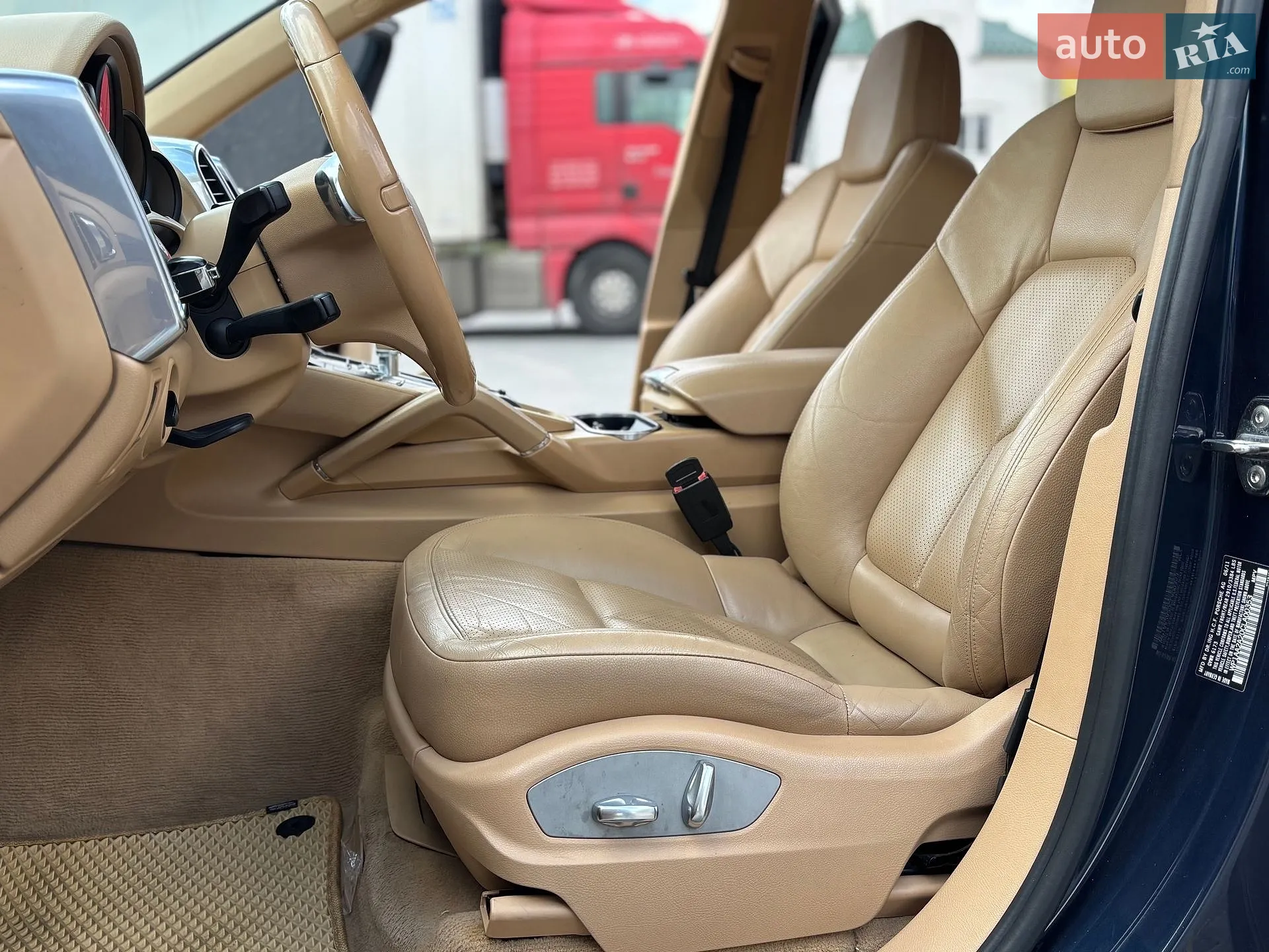 2011 Porsche Cayenne - мініатюра 16