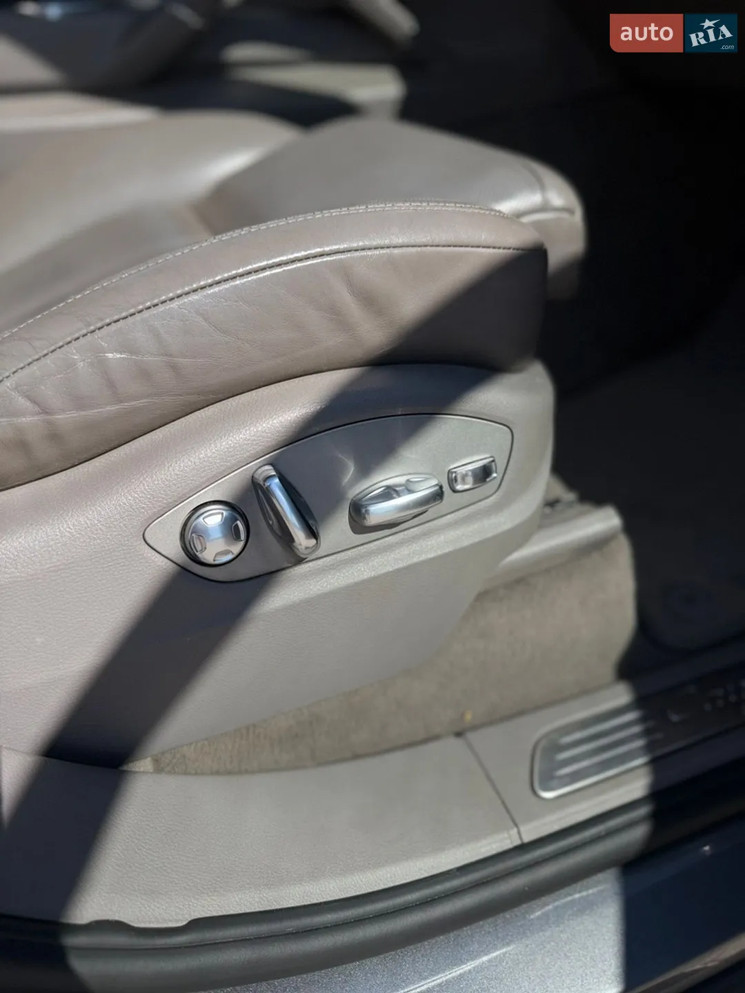 2011 Porsche Cayenne - мініатюра 25