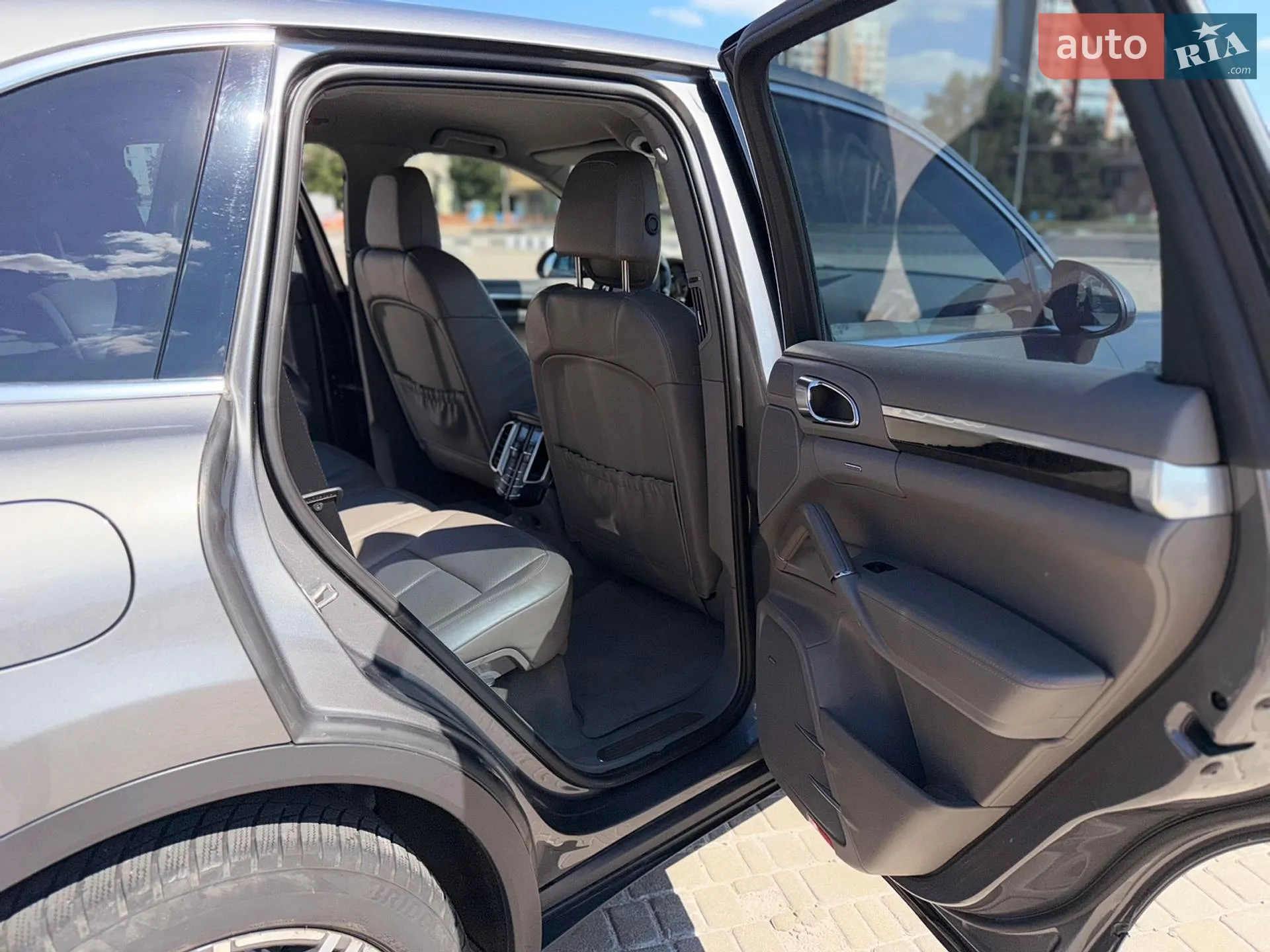 2011 Porsche Cayenne - мініатюра 28