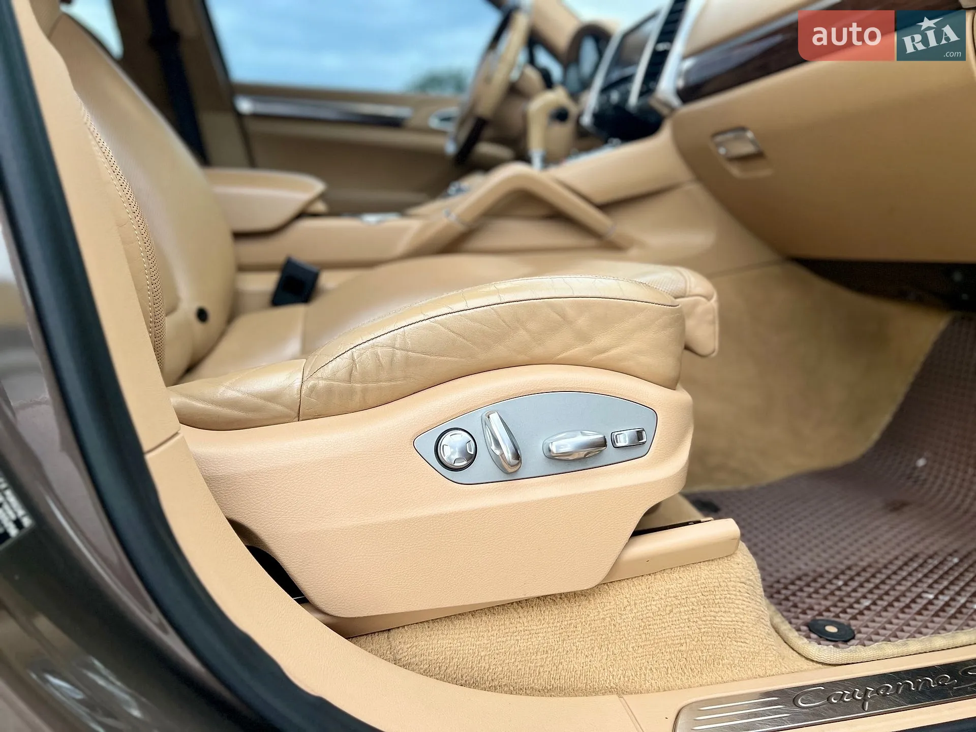 2011 Porsche Cayenne - мініатюра 31