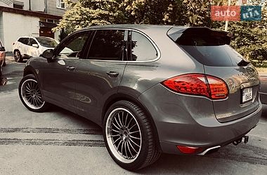 Позашляховик / Кросовер Porsche Cayenne 2013 в Києві