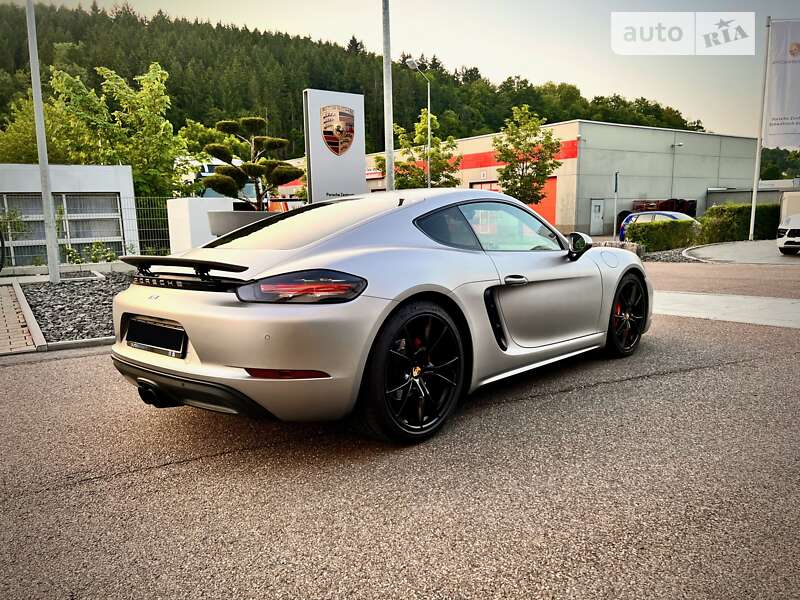 Купе Porsche Cayman 2016 в Киеве