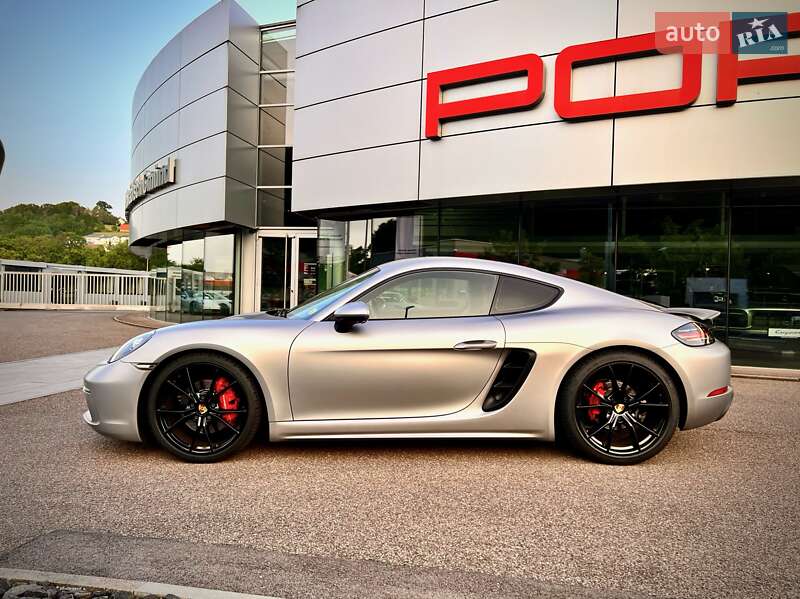 Купе Porsche Cayman 2016 в Киеве