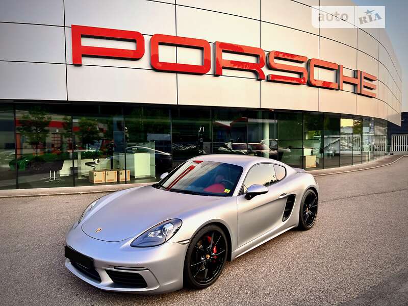 Купе Porsche Cayman 2016 в Киеве