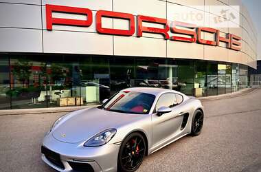 Купе Porsche Cayman 2016 в Киеве