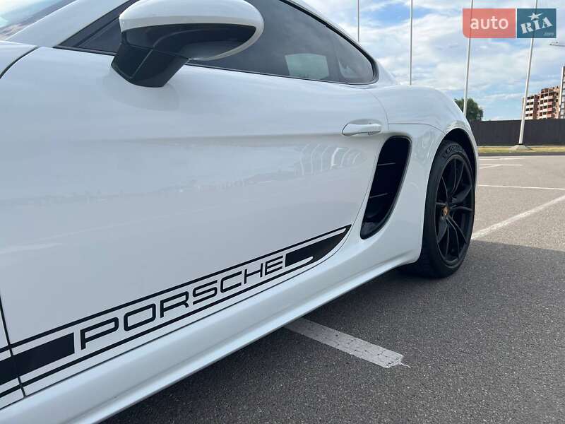 Купе Porsche Cayman 2017 в Києві