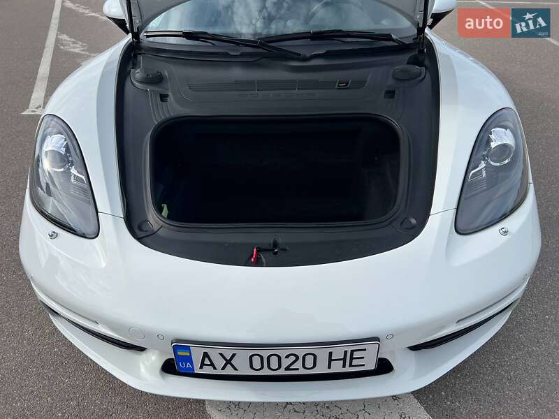 Купе Porsche Cayman 2017 в Києві