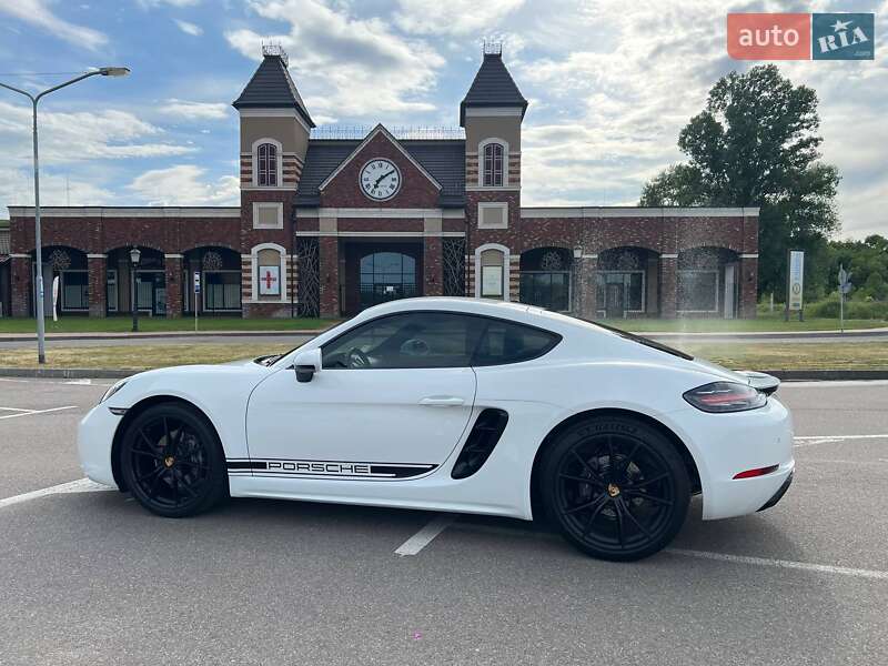 Купе Porsche Cayman 2017 в Києві