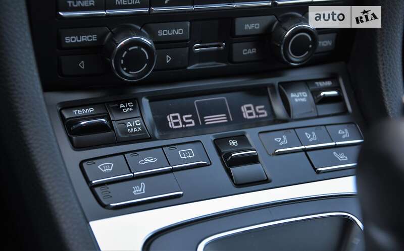 Купе Porsche Cayman 2013 в Киеве
