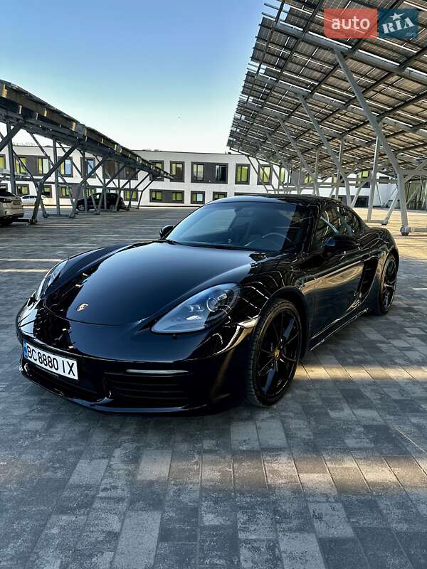 Купе Porsche Cayman 2017 в Львове