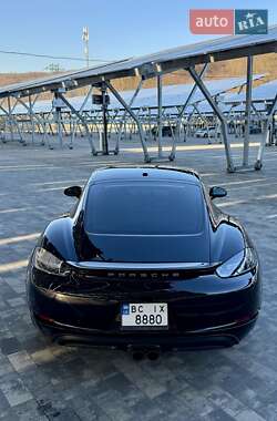 Купе Porsche Cayman 2017 в 