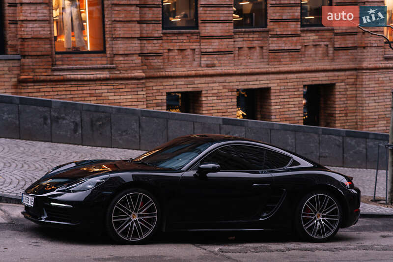 Купе Porsche Cayman 2017 в 