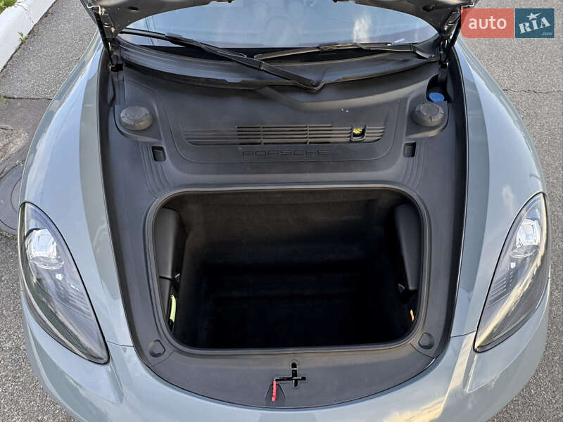 Купе Porsche Cayman 2018 в Киеве