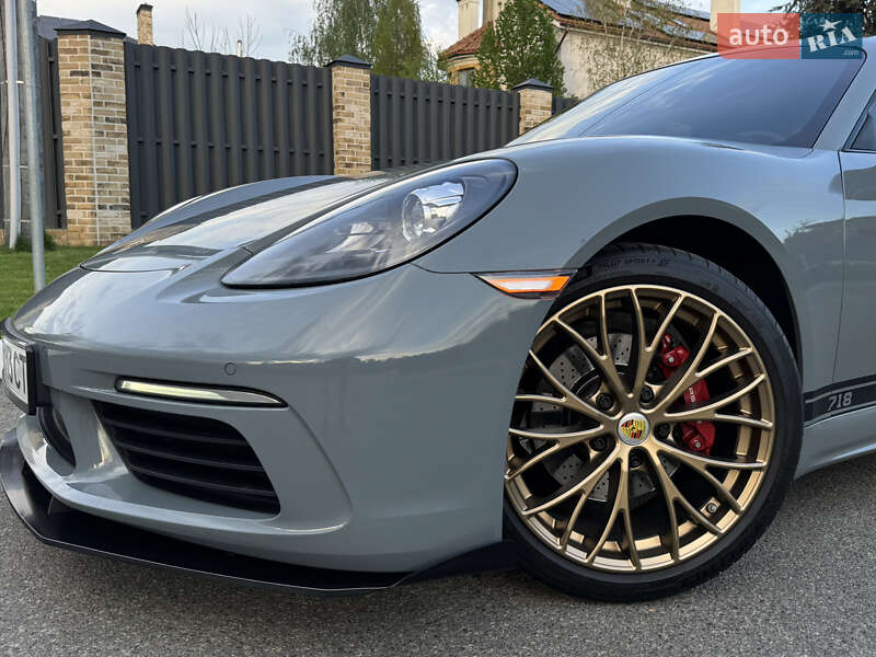 Купе Porsche Cayman 2018 в Киеве