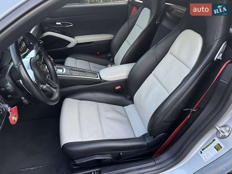 Купе Porsche Cayman 2018 в Киеве
