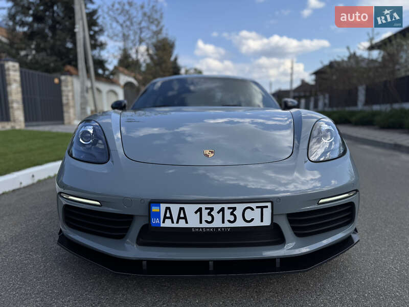 Купе Porsche Cayman 2018 в Киеве