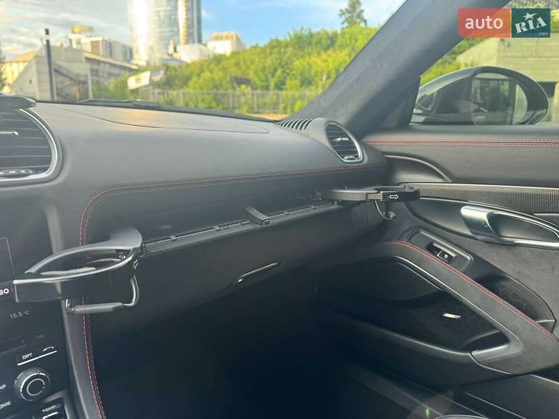 Купе Porsche Cayman 2018 в Киеве