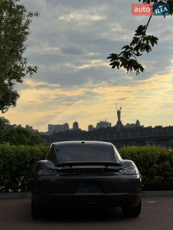 Купе Porsche Cayman 2017 в Киеве