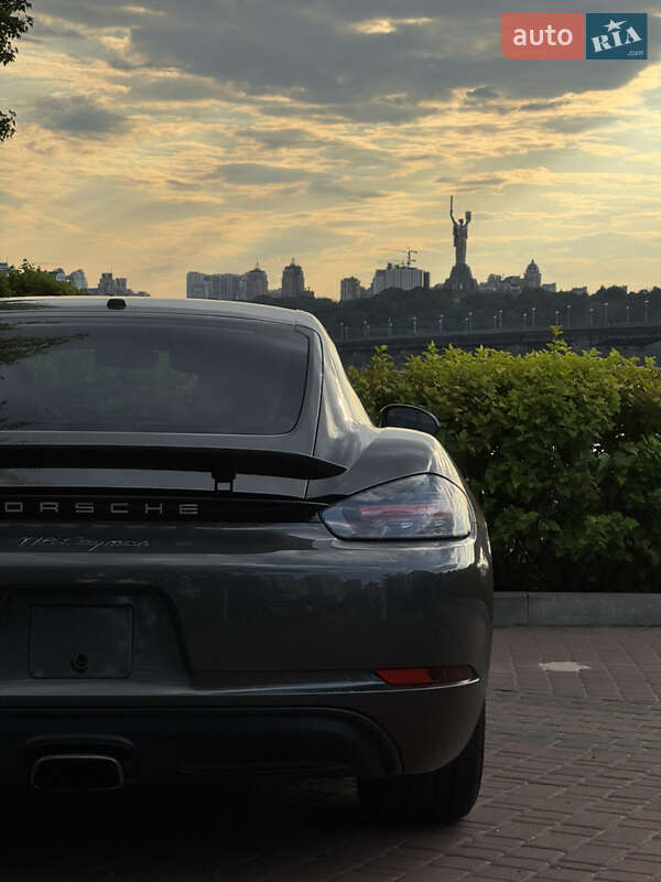 Купе Porsche Cayman 2017 в Киеве