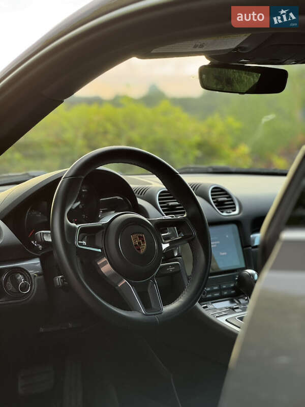 Купе Porsche Cayman 2017 в Киеве