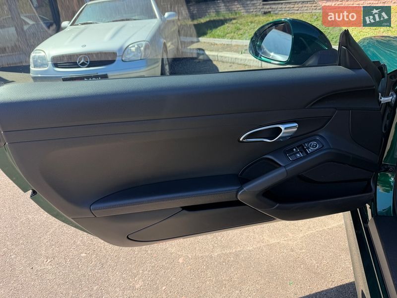 Купе Porsche Cayman 2015 в Киеве