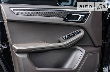 Позашляховик / Кросовер Porsche Macan 2015 в 
