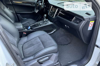 Внедорожник / Кроссовер Porsche Macan 2014 в 