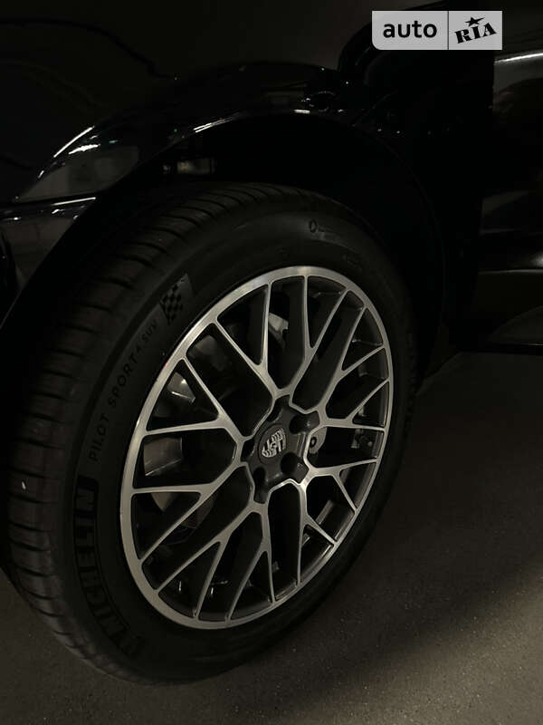 Внедорожник / Кроссовер Porsche Macan 2014 в Киеве