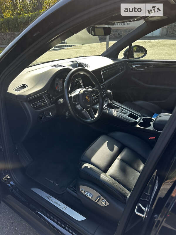 Внедорожник / Кроссовер Porsche Macan 2021 в Киеве