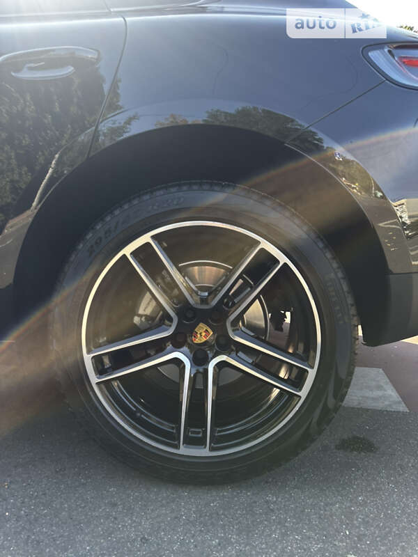Внедорожник / Кроссовер Porsche Macan 2021 в Киеве