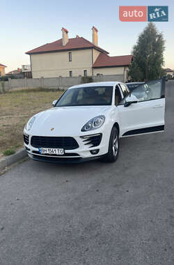 Внедорожник / Кроссовер Porsche Macan 2016 в 