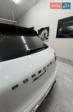 Внедорожник / Кроссовер Porsche Macan 2016 в 
