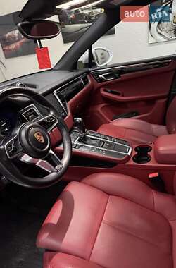 Внедорожник / Кроссовер Porsche Macan 2016 в 